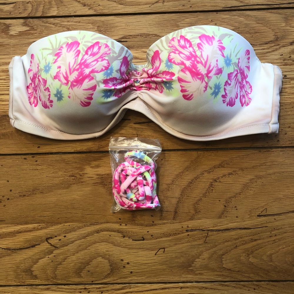 EUC!  VS bikini top w/ straps.